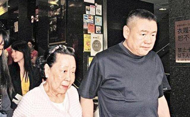 为了躲避税收，他关闭了中国300家公司