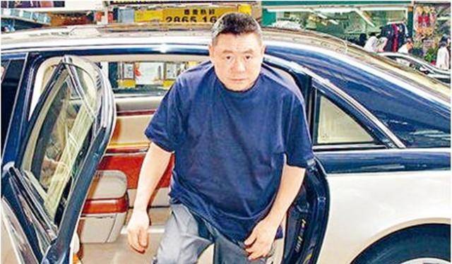 为了躲避税收，他关闭了中国300家公司