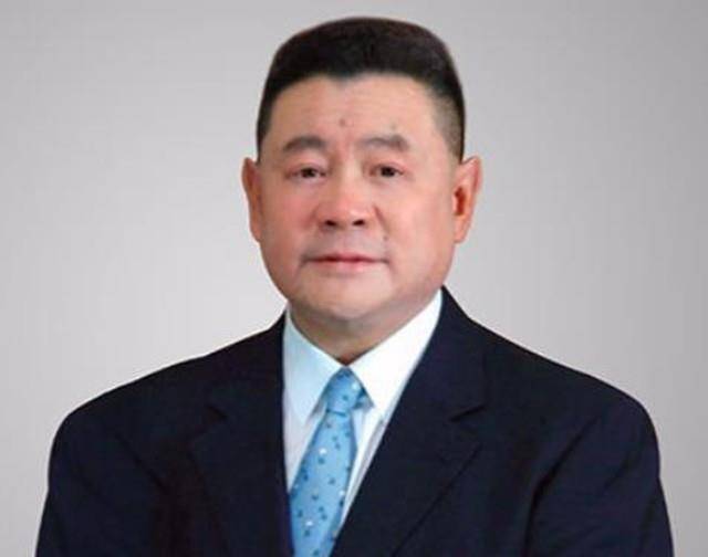 为了躲避税收，他关闭了中国300家公司