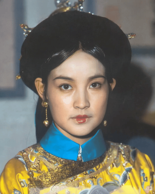 74岁收获跨代粉丝，刘晓庆终于活成“精神女帝”