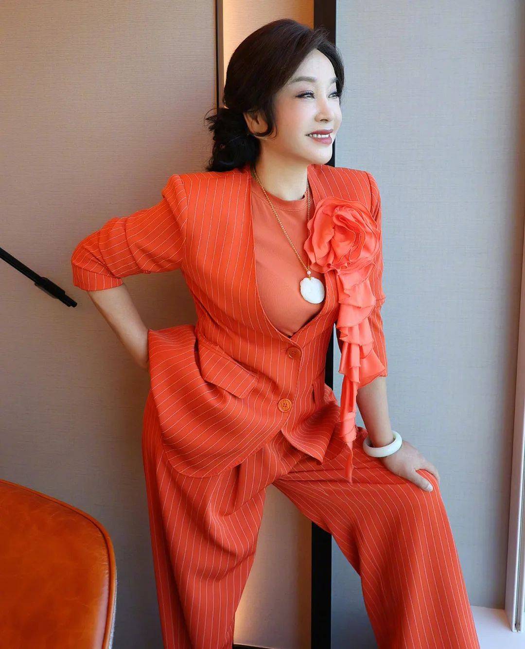 74岁收获跨代粉丝，刘晓庆终于活成“精神女帝”