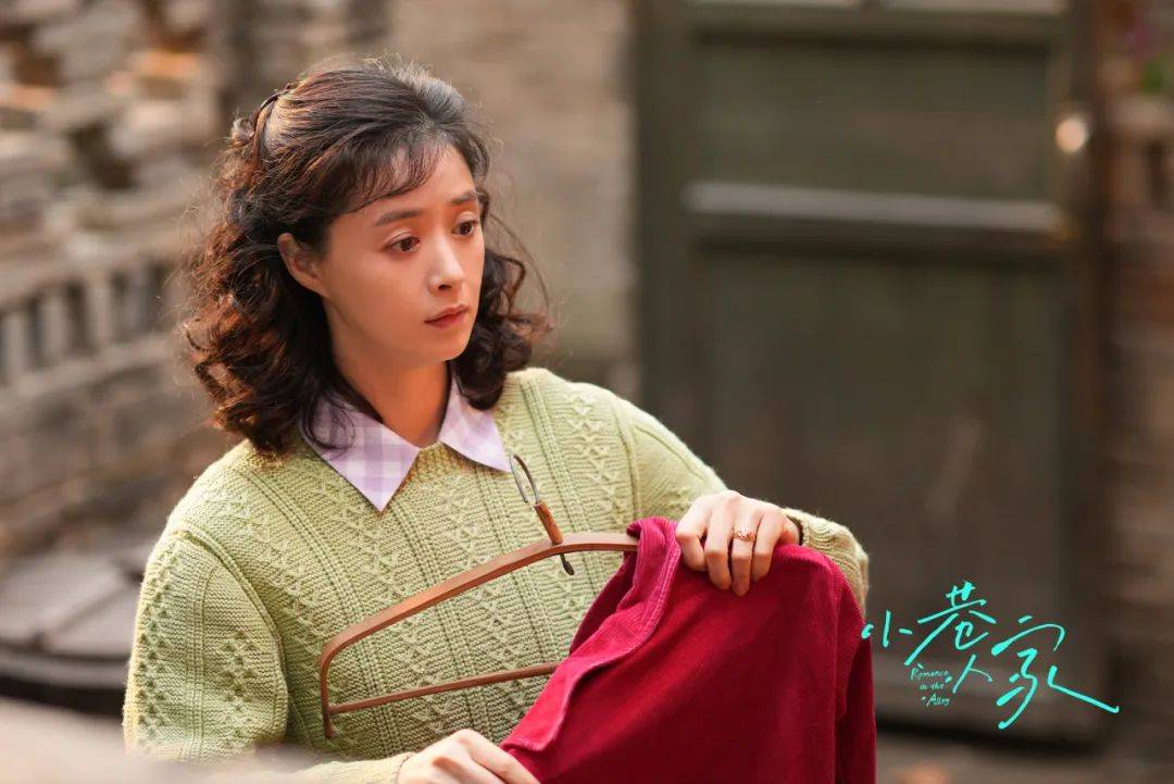 74岁收获跨代粉丝，刘晓庆终于活成“精神女帝”