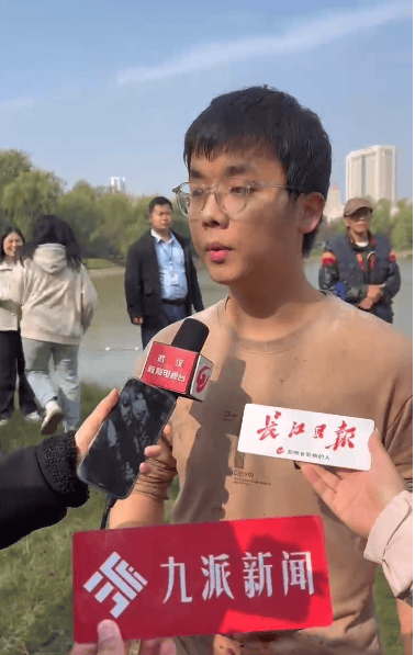 一共15000斤！武汉科技大学师生连年“摸鱼”，今年的“捕鱼王”摸了20.5斤