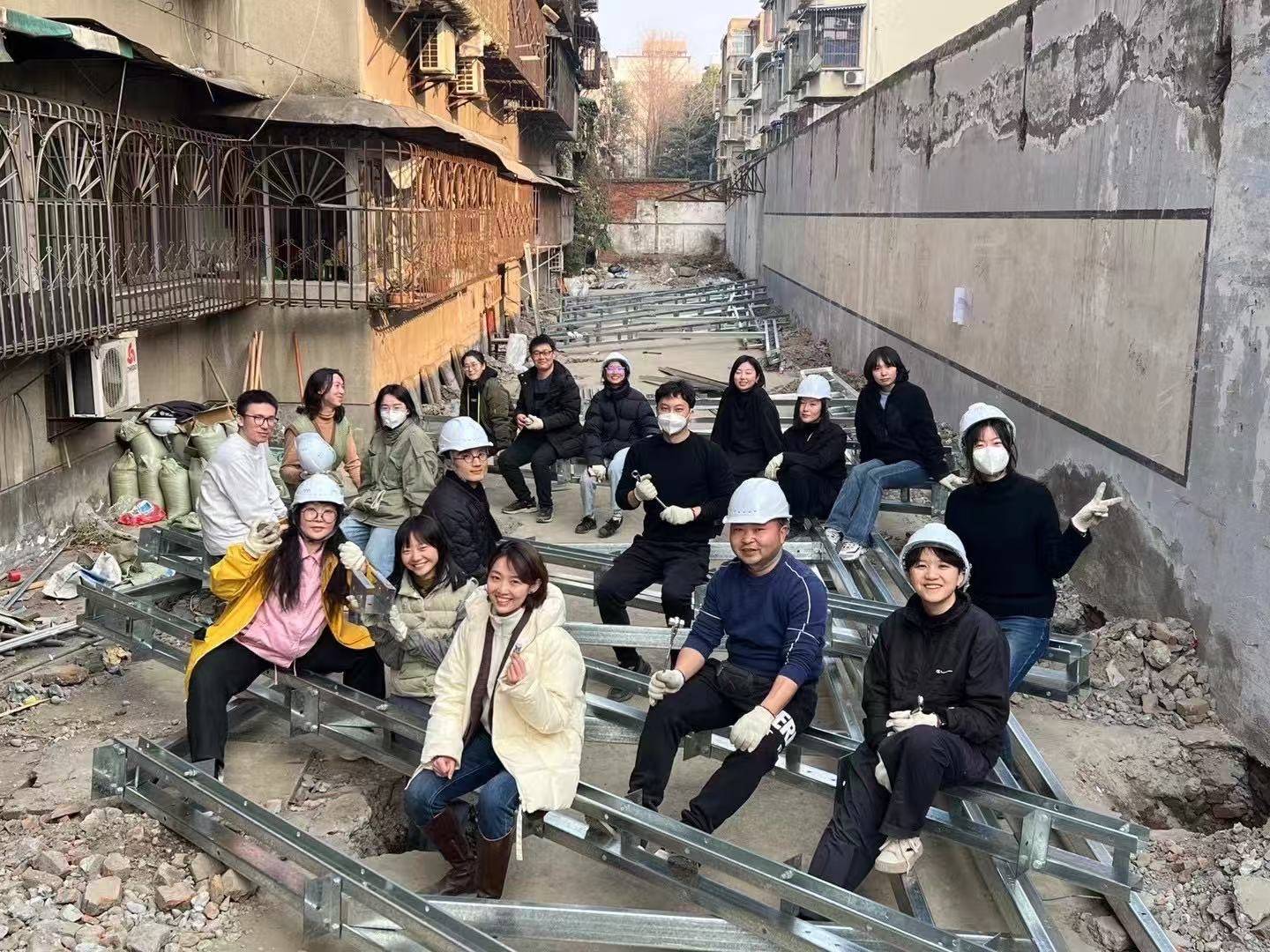 废车棚曾租住打工者 改成花园获设计金奖