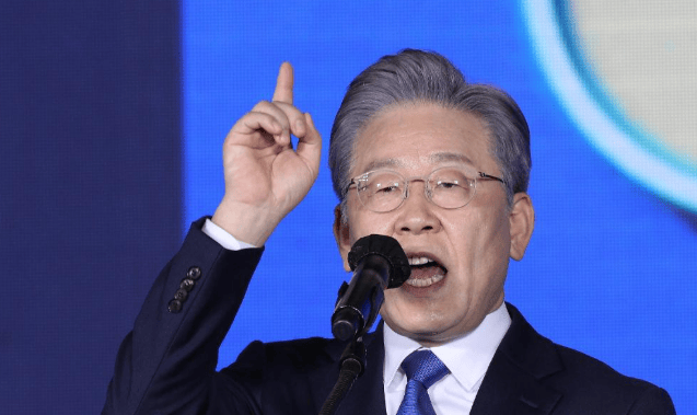 重磅！“总统下台”传遍全球！中国使馆遭冲击，李在明突然对华表态！