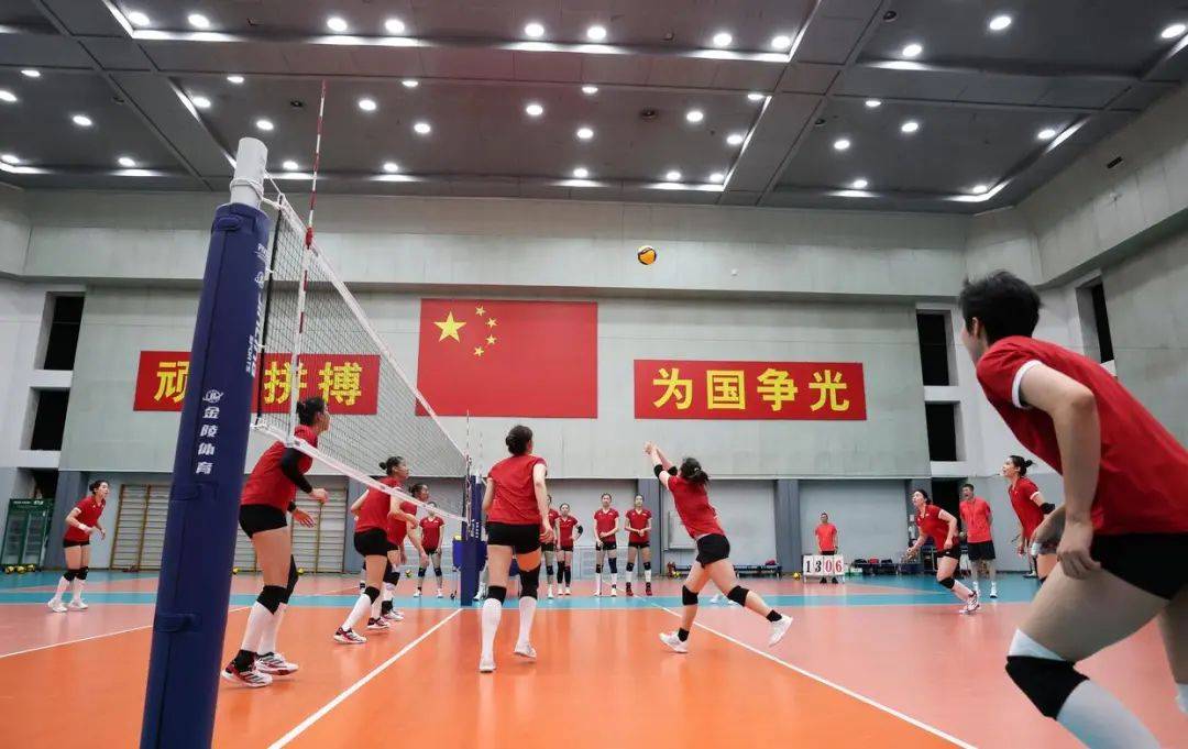 新一届中国女排亮相，队长是她→