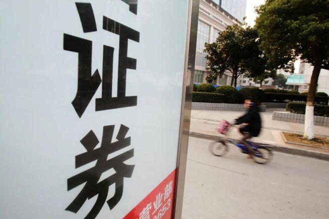 证券分析师年薪(2024证券考试几月份)